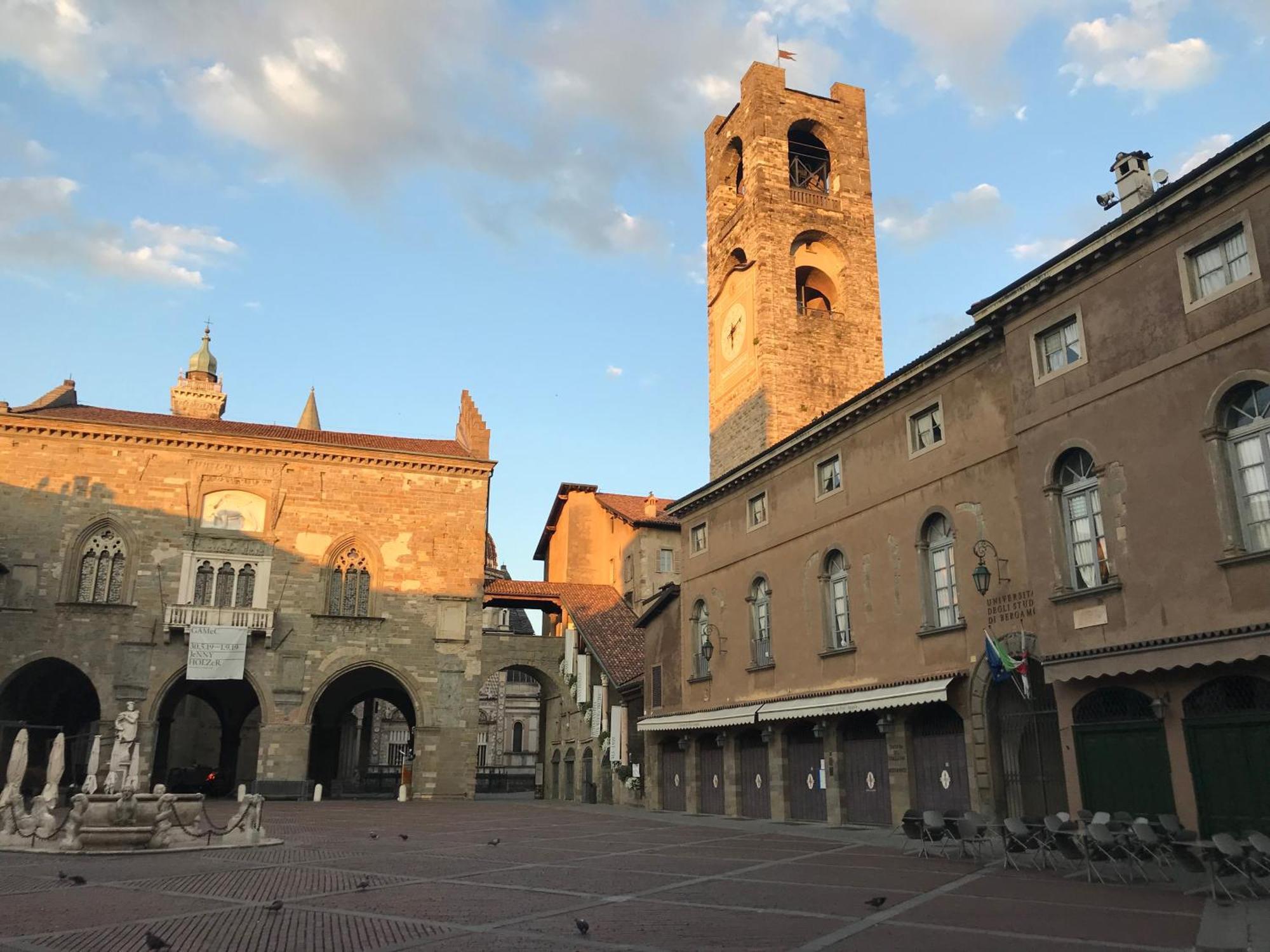 La Torta Di Mele Apartment Bergamo Luaran gambar