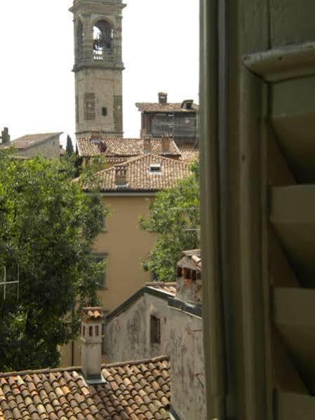 La Torta Di Mele Apartment Bergamo Luaran gambar